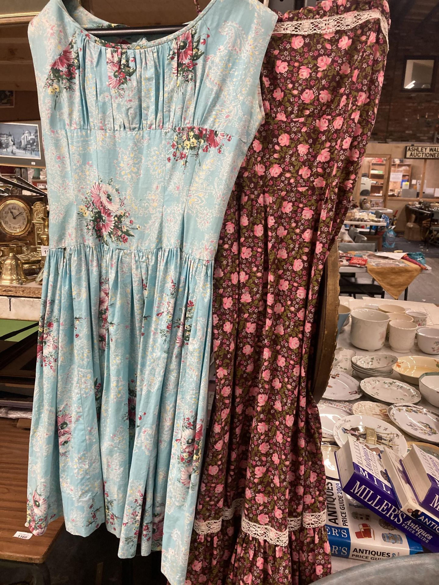 TWO VINTAGE FLORAL DRESSES - Bild 3 aus 3