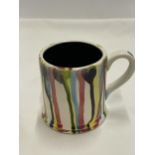 AN ANITA HARRIS HAND PAINTED AND SIGNED IN GOLD SPLASH MUG