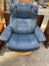 AN EKORNES STRESSLESS REVOLVING RECLINER LEATHER CHAIR