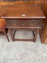 AN OLD CHARM OAK LAMP TABLE WITH SINGLE DRAWER, 22 X 17"