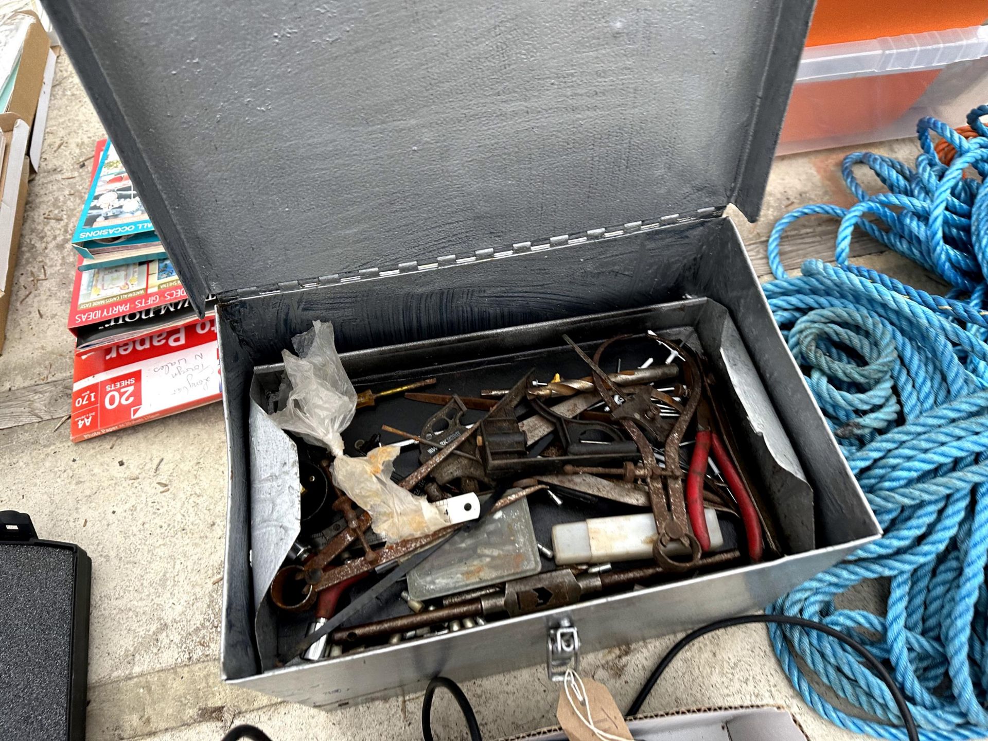 A METAL TOOL BOX WITH AN ASSORTMENT OF TOOLS AND AN ELECTRIC SANDER AND WOOD PLANE ETC - Image 2 of 3