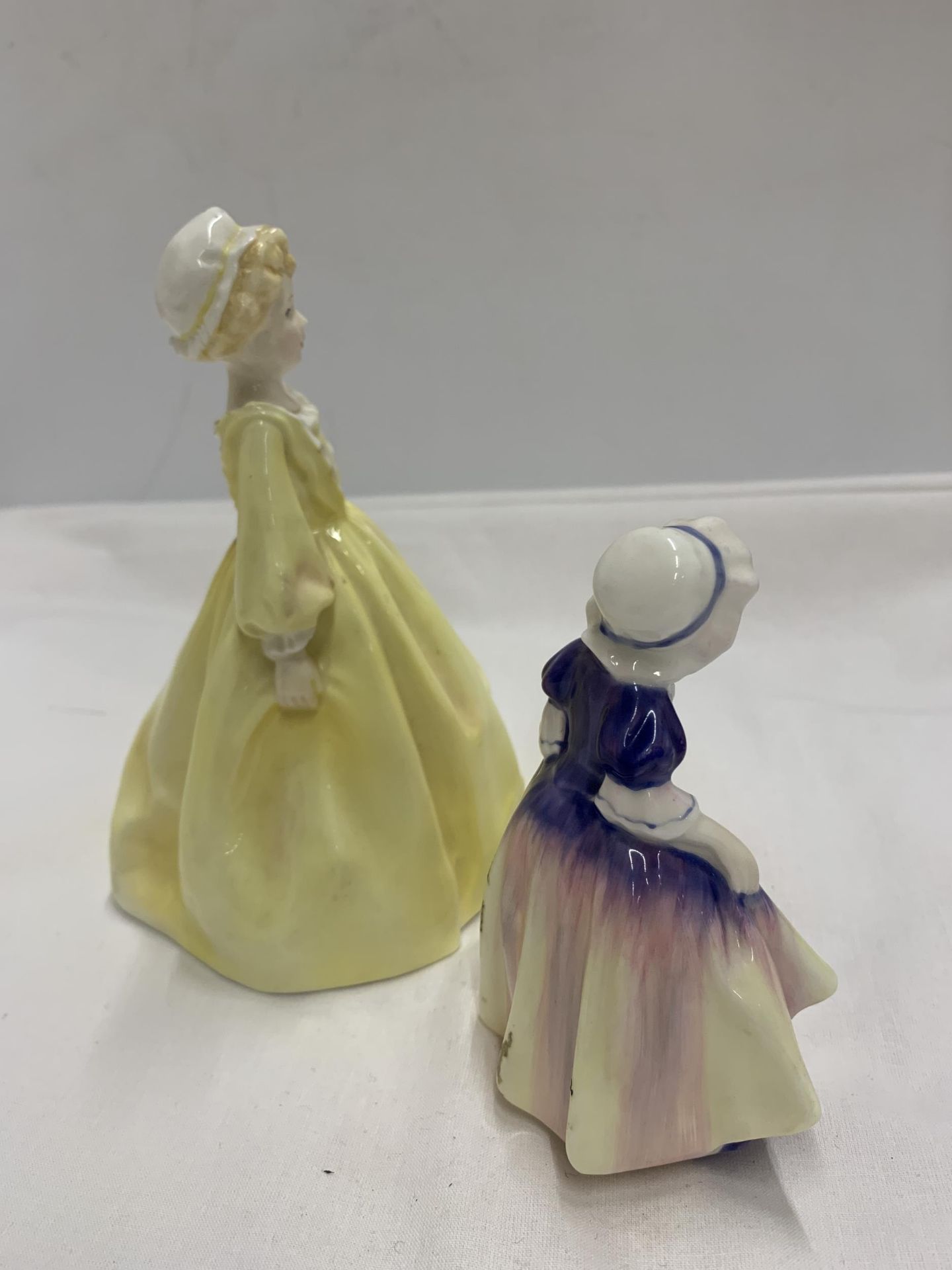TWO FIGURES - ROYAL DOULTON 'DINKY DO' HN1678 (SECONDS) AND A ROYAL WORCESTER 'GRANDMOTHER'S - Image 4 of 5