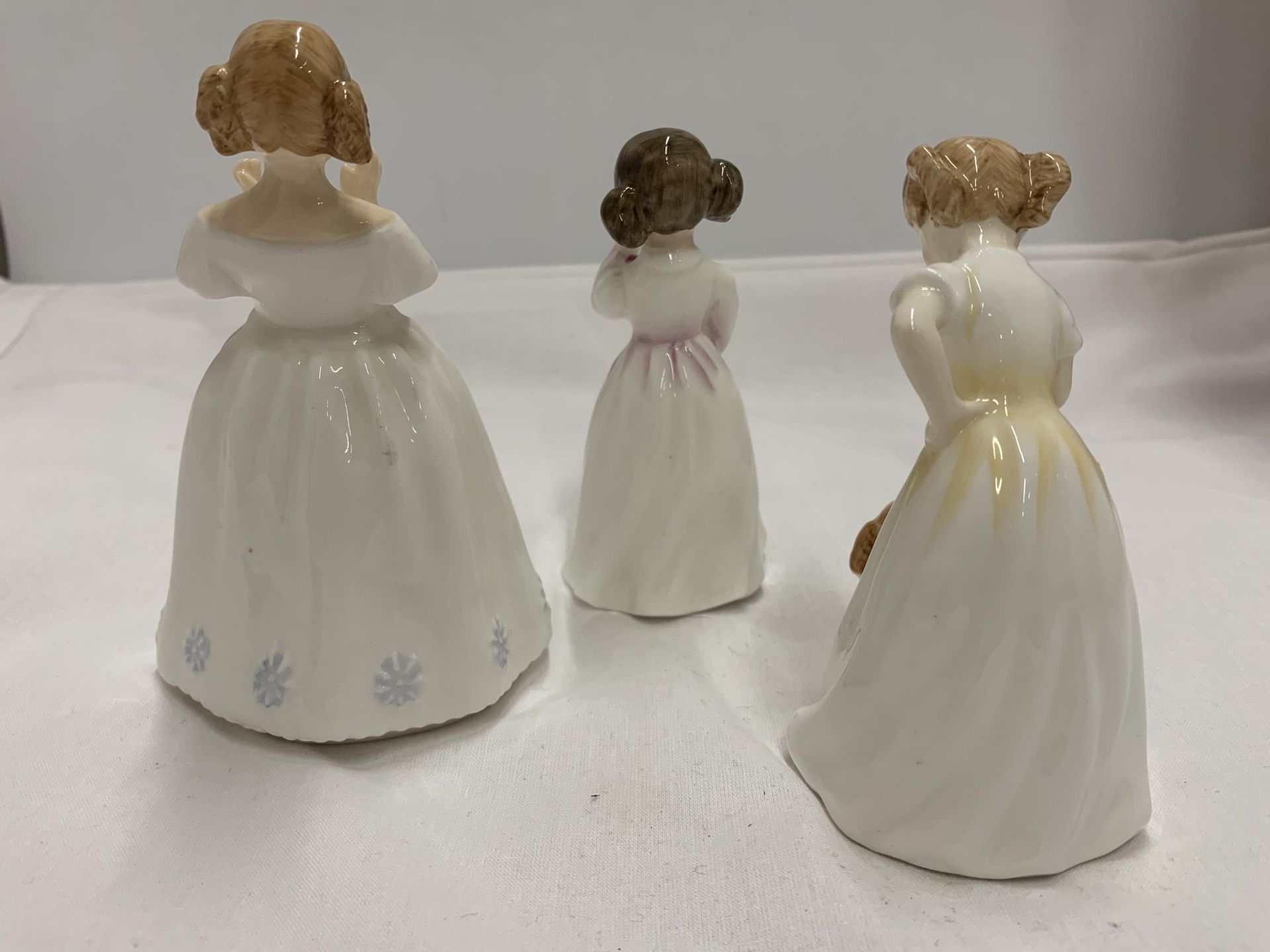 THREE ROYAL DOULTON FIGURES - 'CATHERINE' HN3044, 'DADDY'S GIRL' HN3435 AND HN3123 (ALL SECONDS) - Image 3 of 5