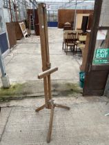 A LARGE VINTAGE WOODEN ARTISTS EASEL