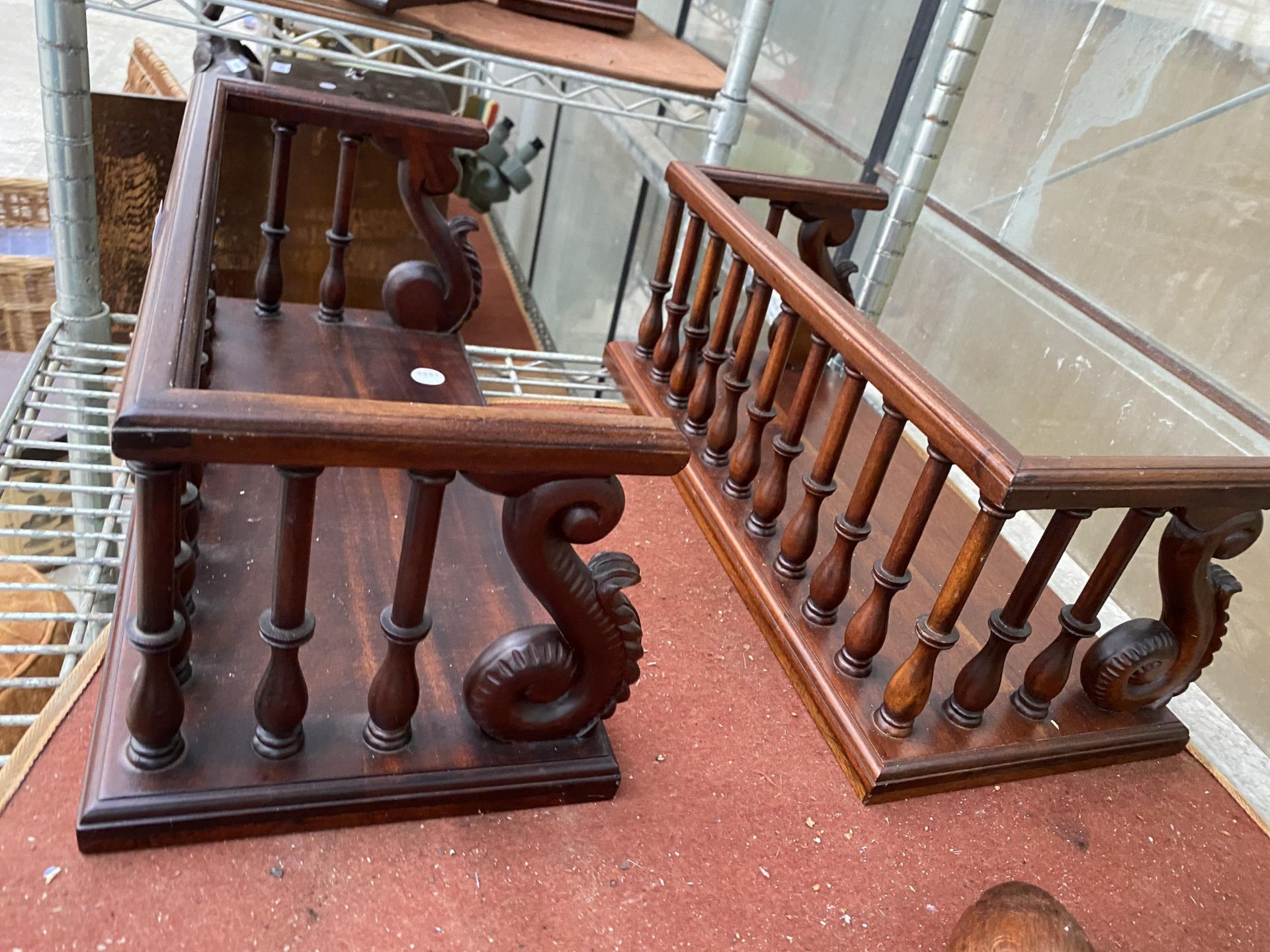 A PAIR OF DECORATIVE MAHOGANY BOOK STANDS - Bild 2 aus 2