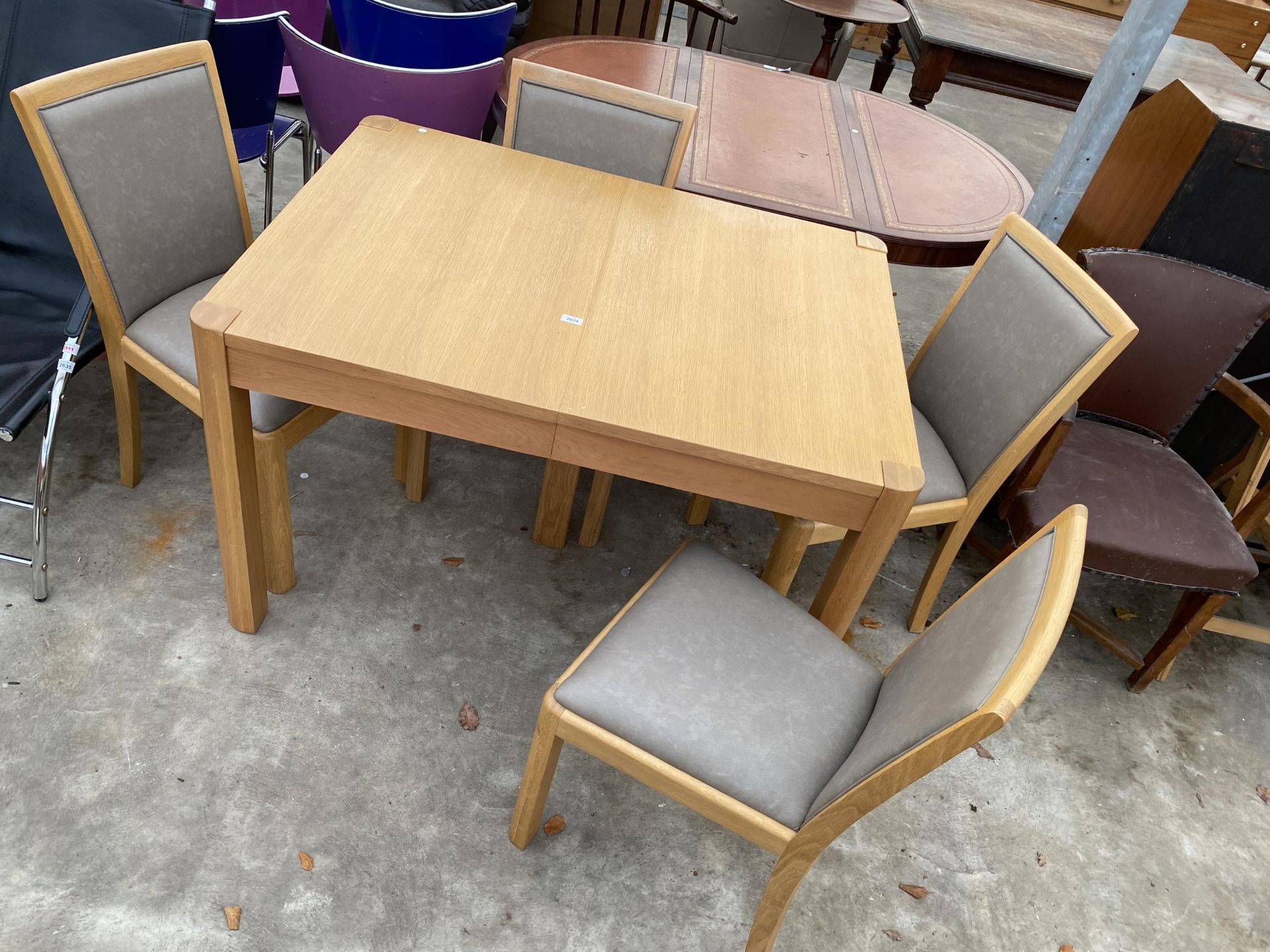 A MODERN OAK 'WINSOR' EXTENDING DINING TABLE, 48 X 36" LEAF 20") AND FOUR MATCHING DINING CHAIRS - Image 3 of 4