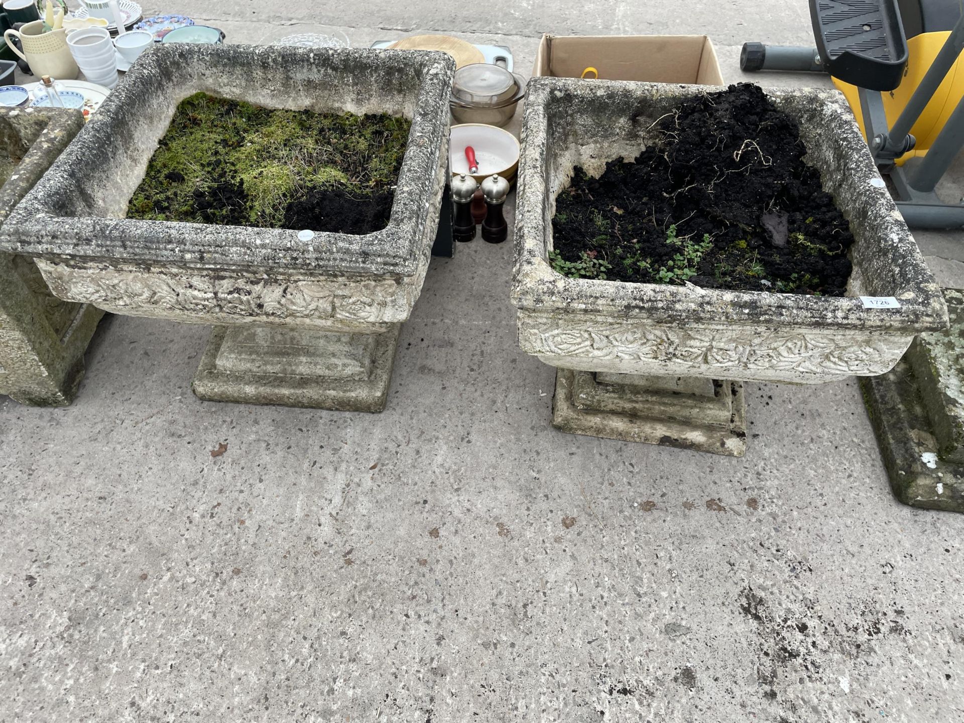 A PAIR OF SQUARE CONCRETE GARDEN PLANTERS (H:42CM)