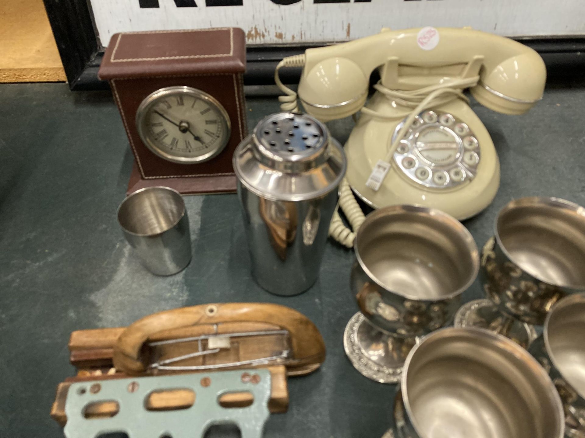 A MIXED LOT TO INCLUDE SILVER PLATED GOBLETS, HIP FLASKS, A VINTAGE STYLE TELEPHONE, COCKTAIL - Image 4 of 4