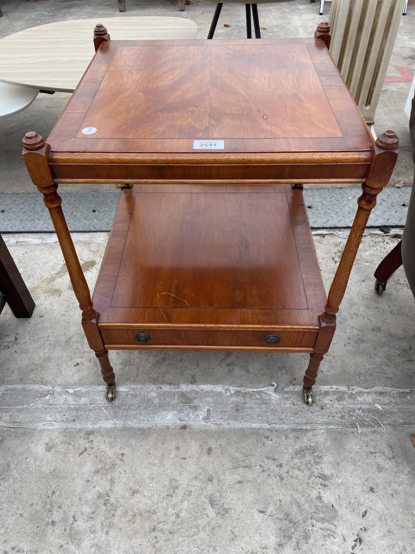 A MODERN YEW WOOD AND CROSSBANDED TWO TIER LAMP TABLE, 18" SQUARE, WITH SINGLE DRAWER