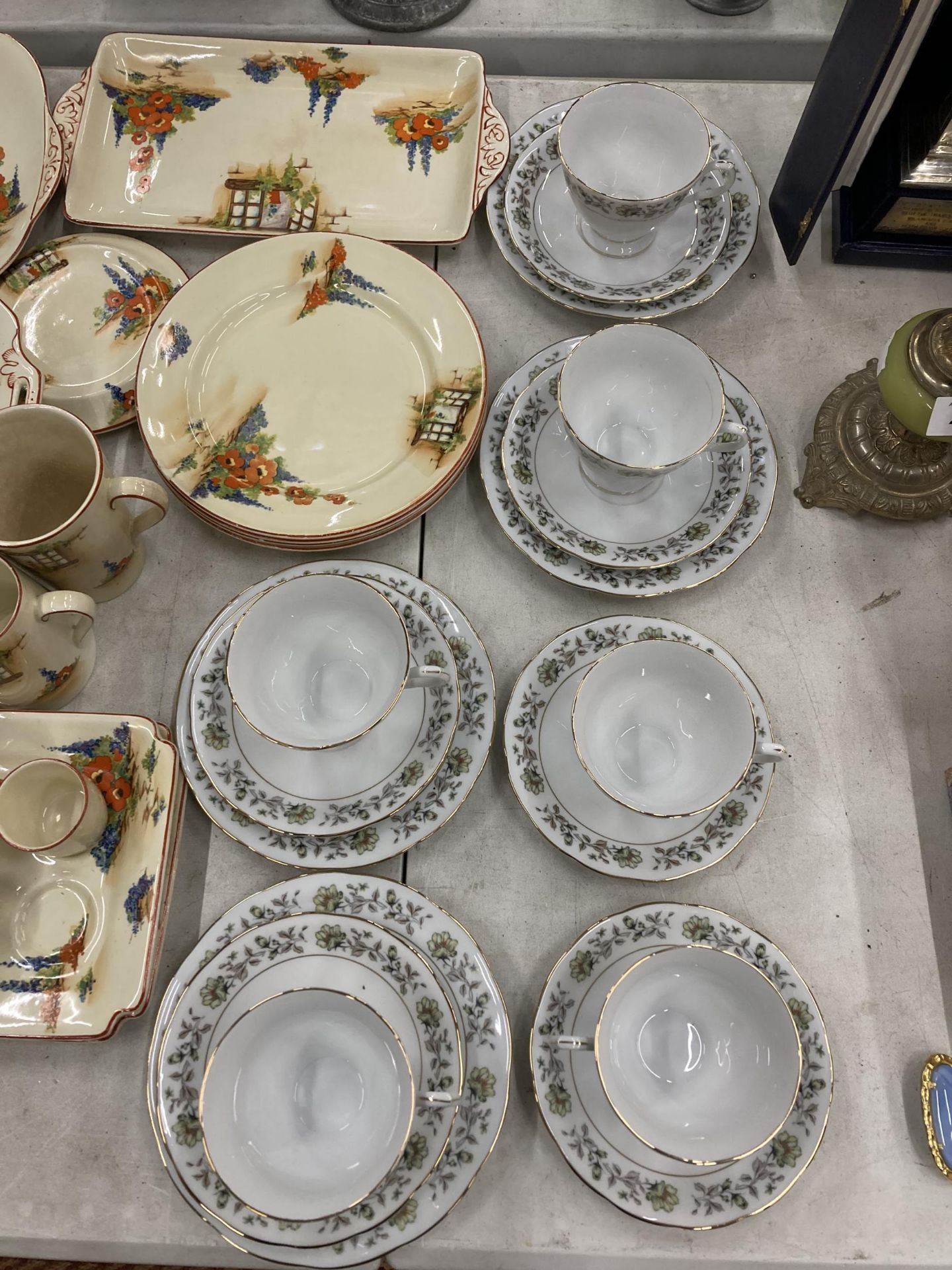 TWO VINTAGE PART TEA SETS - BONE CHINA FLORAL EXAMPLE AND LEIGHTON OLD COTTAGE WINDOW PATTERN - Image 2 of 6