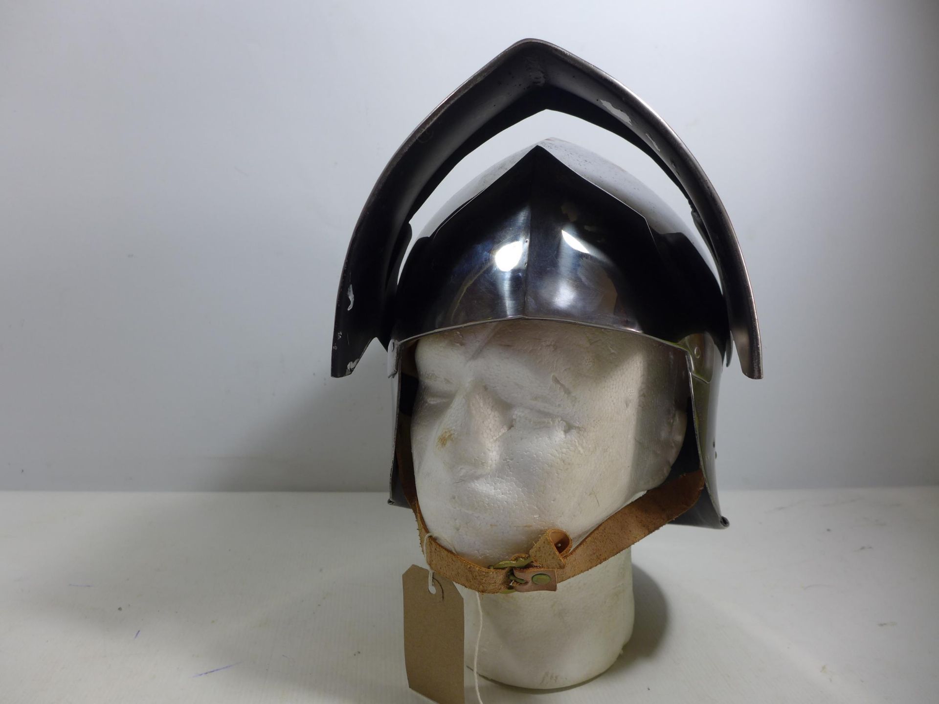 A GOOD QUALITY REPLICA MEDIEVAL SALLET HELMET WITH LIFT UP VISOR AND LEATHER LINING, ARMOURERS MARK - Image 5 of 8