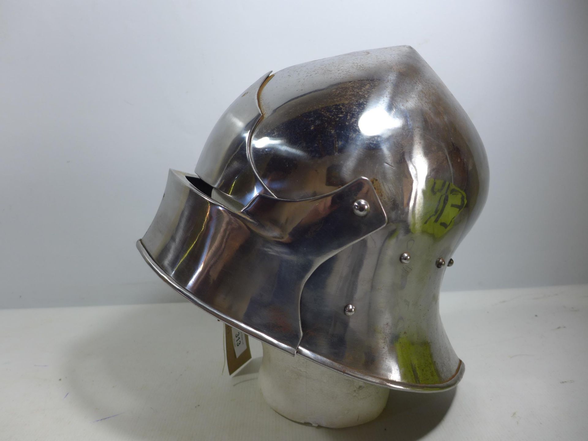 A GOOD QUALITY REPLICA MEDIEVAL SALLET HELMET WITH LIFT UP VISOR AND LEATHER LINING, ARMOURERS MARK - Image 4 of 8