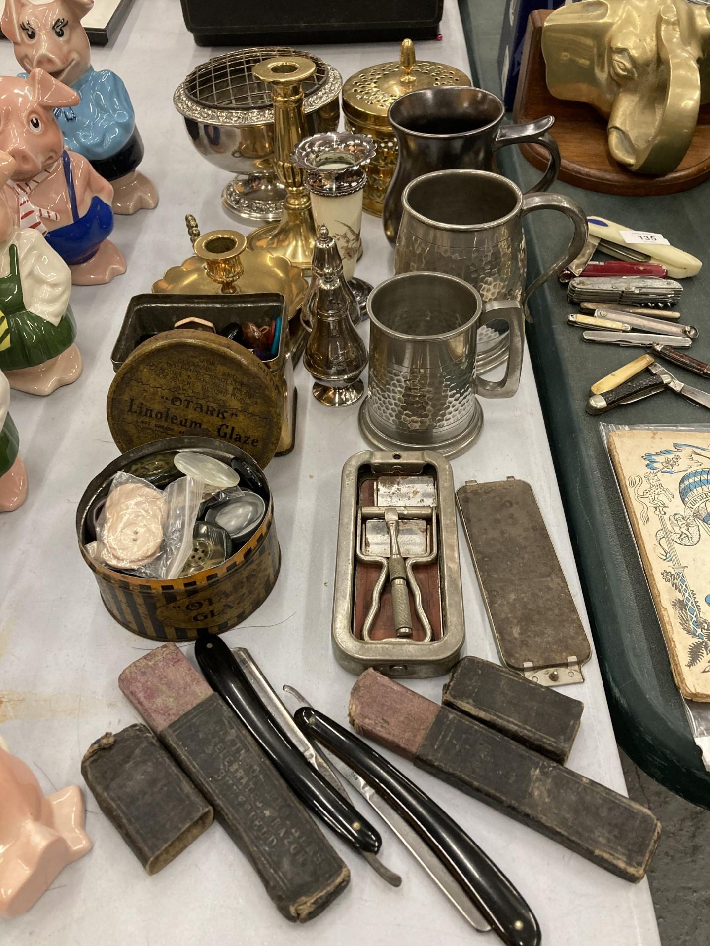 A MIXED LOT TO INCLUDE BRASS CANDLESTICKS AND LIDDED POT, VINTAGE BUTTONS, PEWTER TANKARDS, CUT