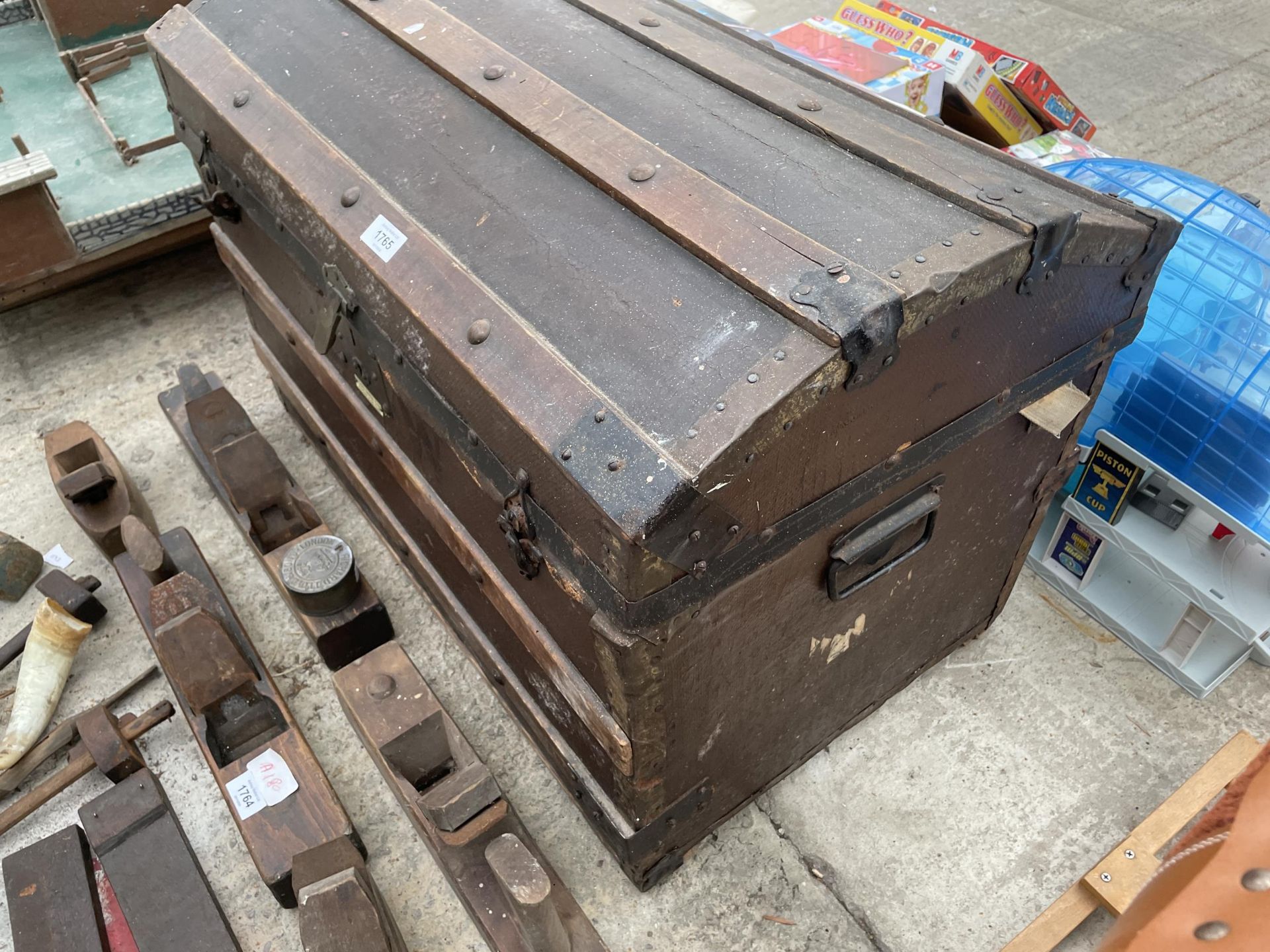 A VINTAGE WOODEN DOME TOP TRUNK BEARING THE LABEL TODD BROS - Image 3 of 4