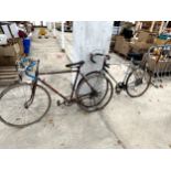 TWO VINTAGE GENTS ROAD RACING BIKES TO INCLUDE A RALEIGH