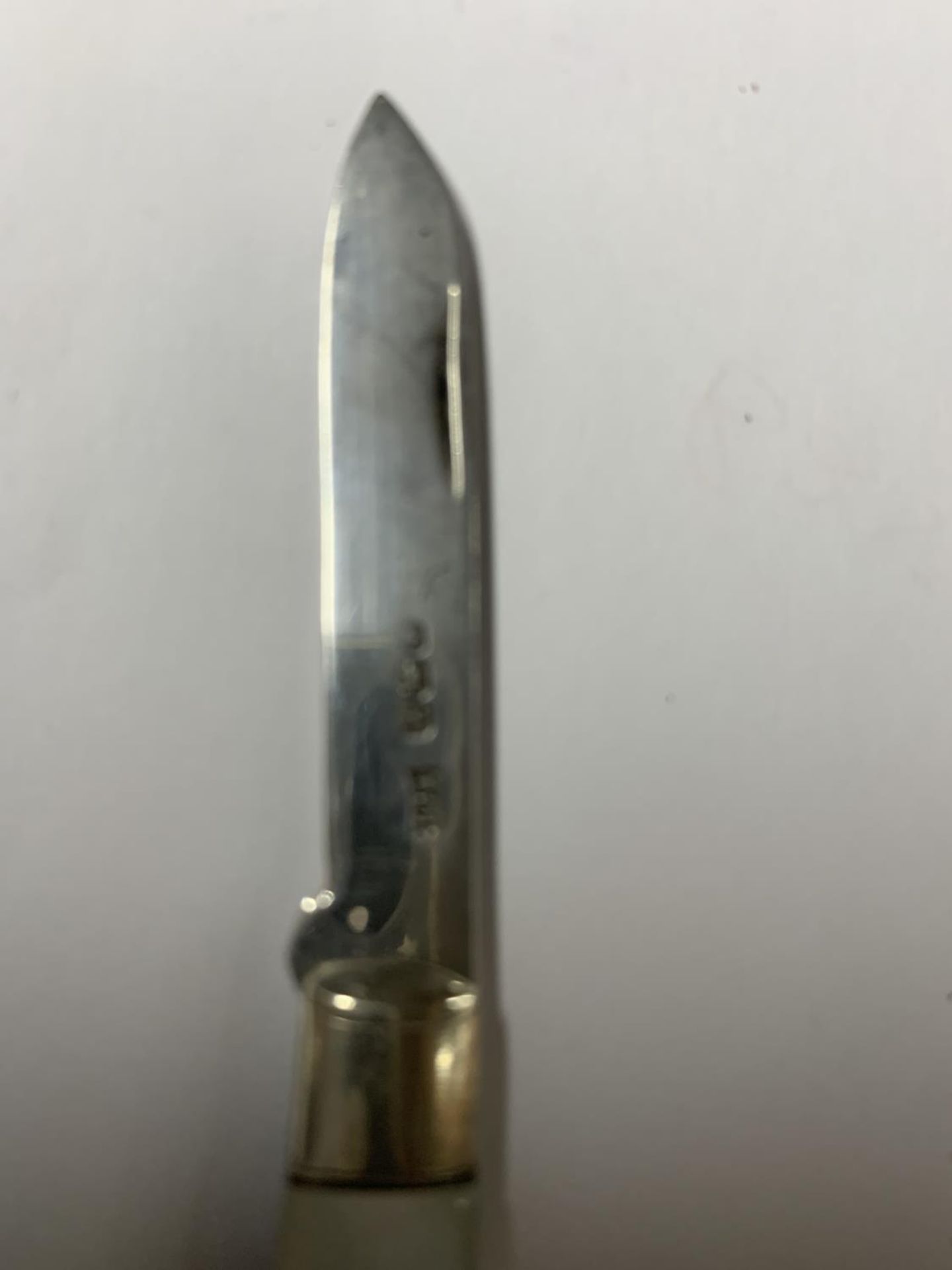 A HALLMARKED SHEFFIELD W & H PEARL PEN KNIFE WITH A G.T YARMOUTH CASE - Image 3 of 3