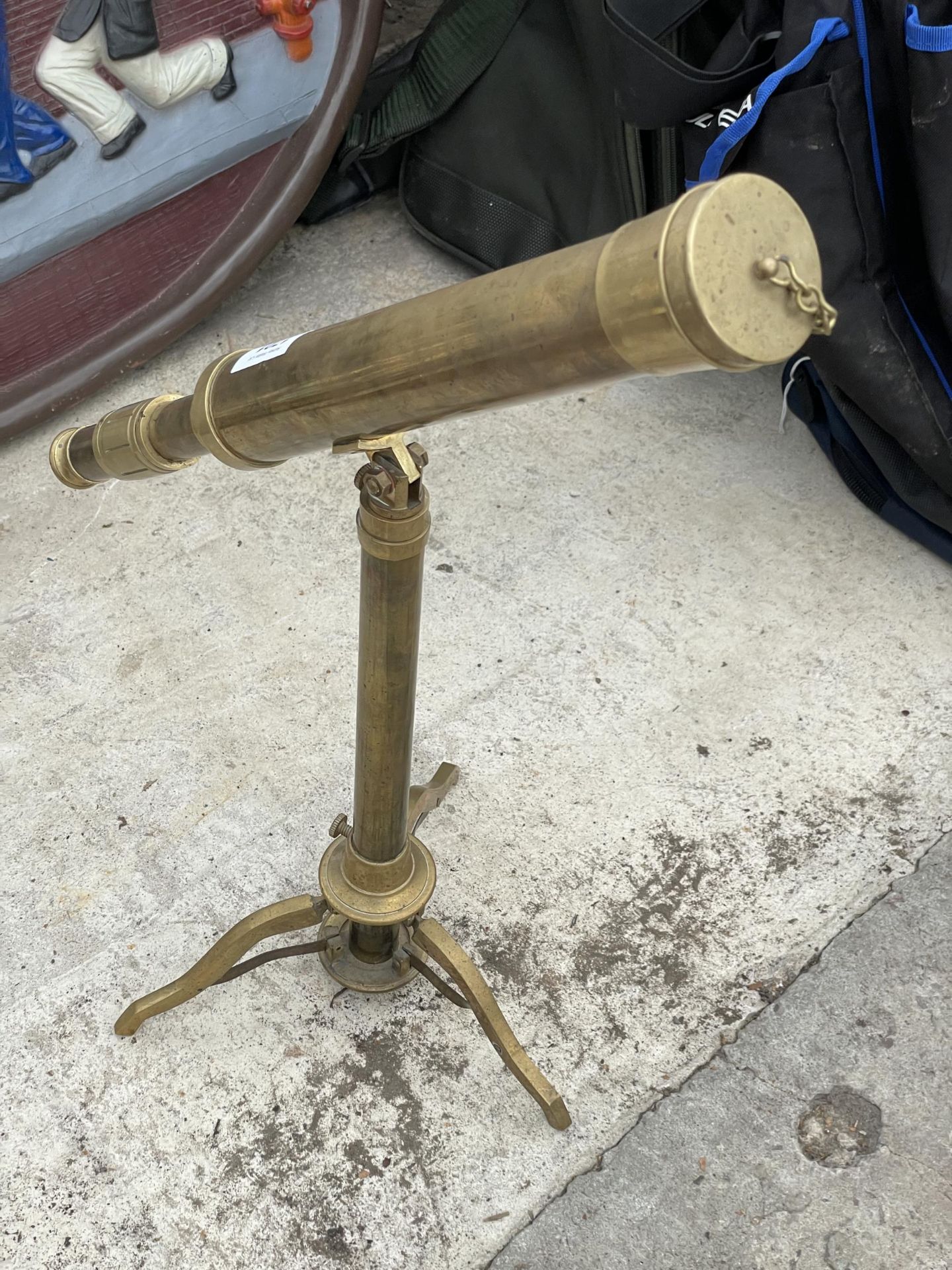 A VINTAGE BRASS TELESCOPE ON A TRIPOD STAND - Image 3 of 3