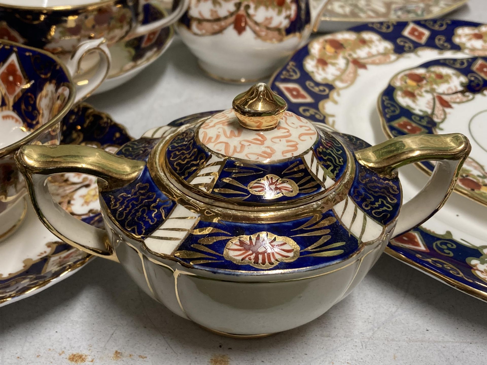 A VINTAGE SADLER TEAPOT, ROYAL ALBERT TEA WARES AND NORTIAKE DRESSING TABLE TRAY AND JAR - Image 2 of 7