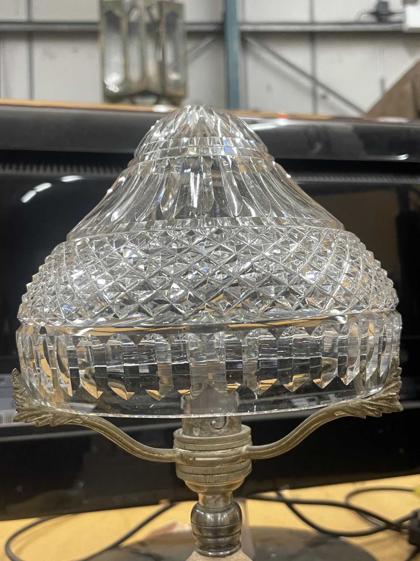 A VINTAGE CUT GLASS MUSHROOM LAMP - Image 2 of 3