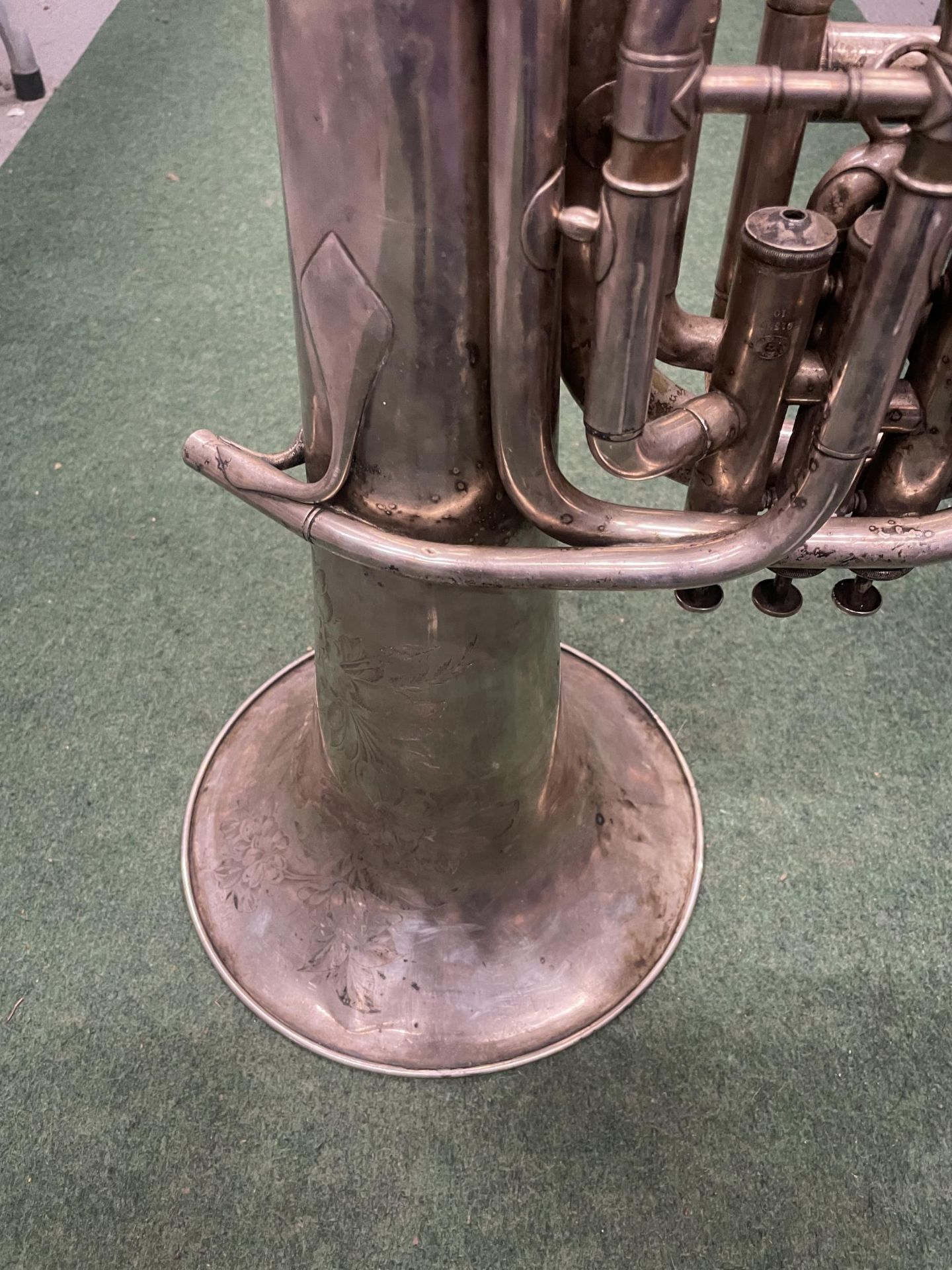 A VINTAGE SILVER PLATED BESSON & CO CLASS A PROTOTYPE TUBA MUSICAL INSTRUMENT - Bild 3 aus 5