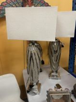 A PAIR OF MODERN TABLE LAMPS ON CHROME EFFECT BASES WITH SHADES