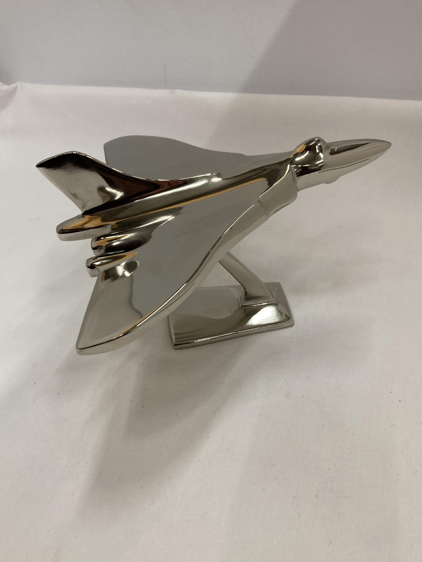A CHROME MODEL OF A VULCAN BOMBER ON A STAND, HEIGHT 14CM - Image 3 of 3