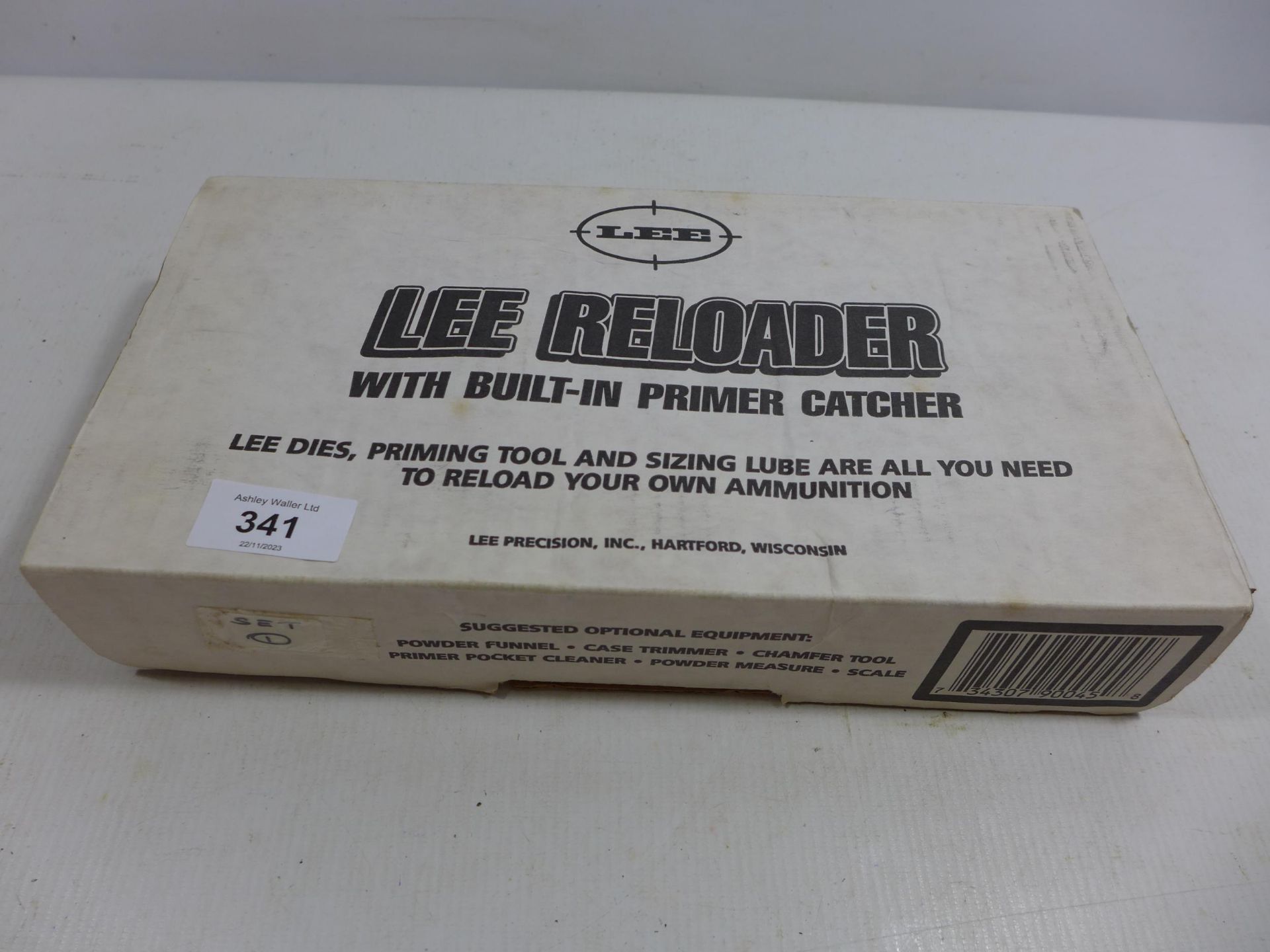 A BOXED LEE RELOADER WITH BUILT IN PRIMER CATCHER - Bild 2 aus 2