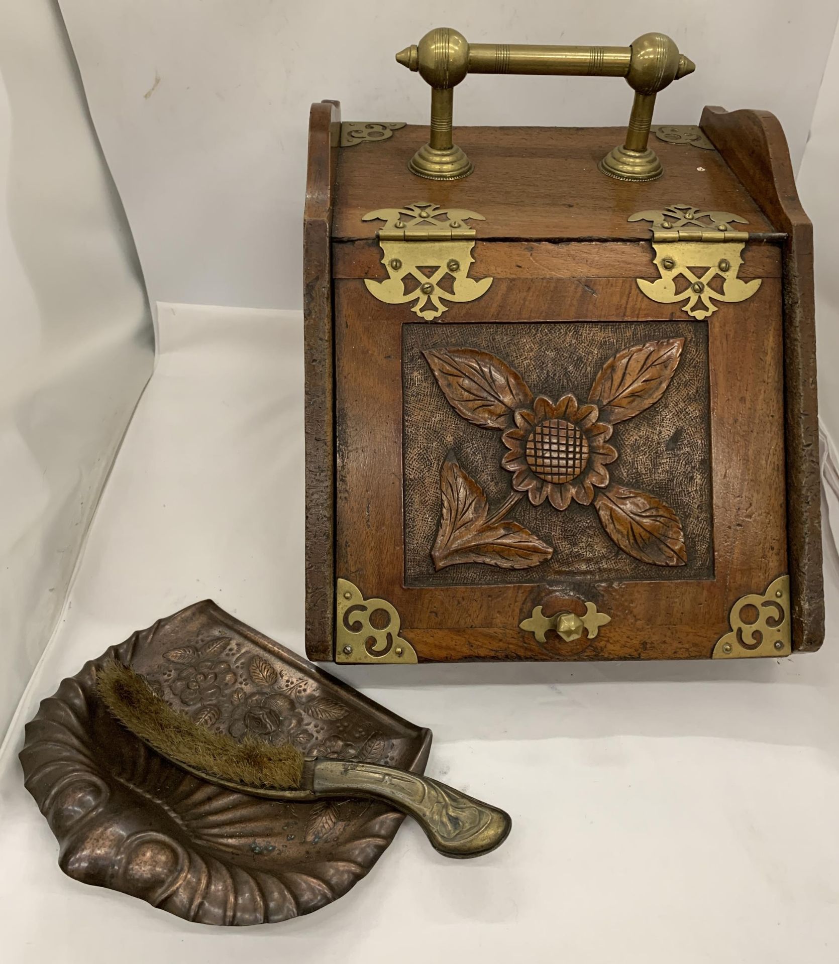 A VINTAGE OAK COAL BOX WITH BRASS FITTINGS AND HANDLE WITH CARVED FLORAL DESIGN, WITH ORIGINAL