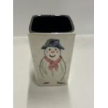 AN ANITA HARRIS HAND PAINTED AND SIGNED IN GOLD LUSTER SNOWMAN VASE