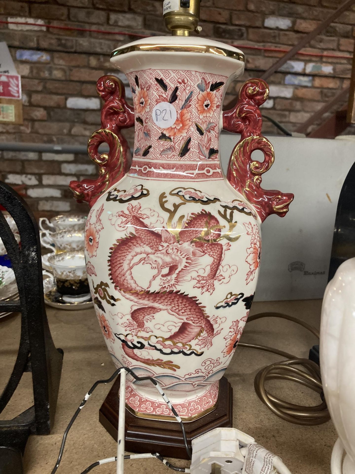 A HEAVY MARBLE TABLE LAMP, HEIGHT 36CM PLUS AN ORIENTAL STYLE MANTLE LAMP WITH DRAGON DESIGN, HEIGHT - Image 2 of 3