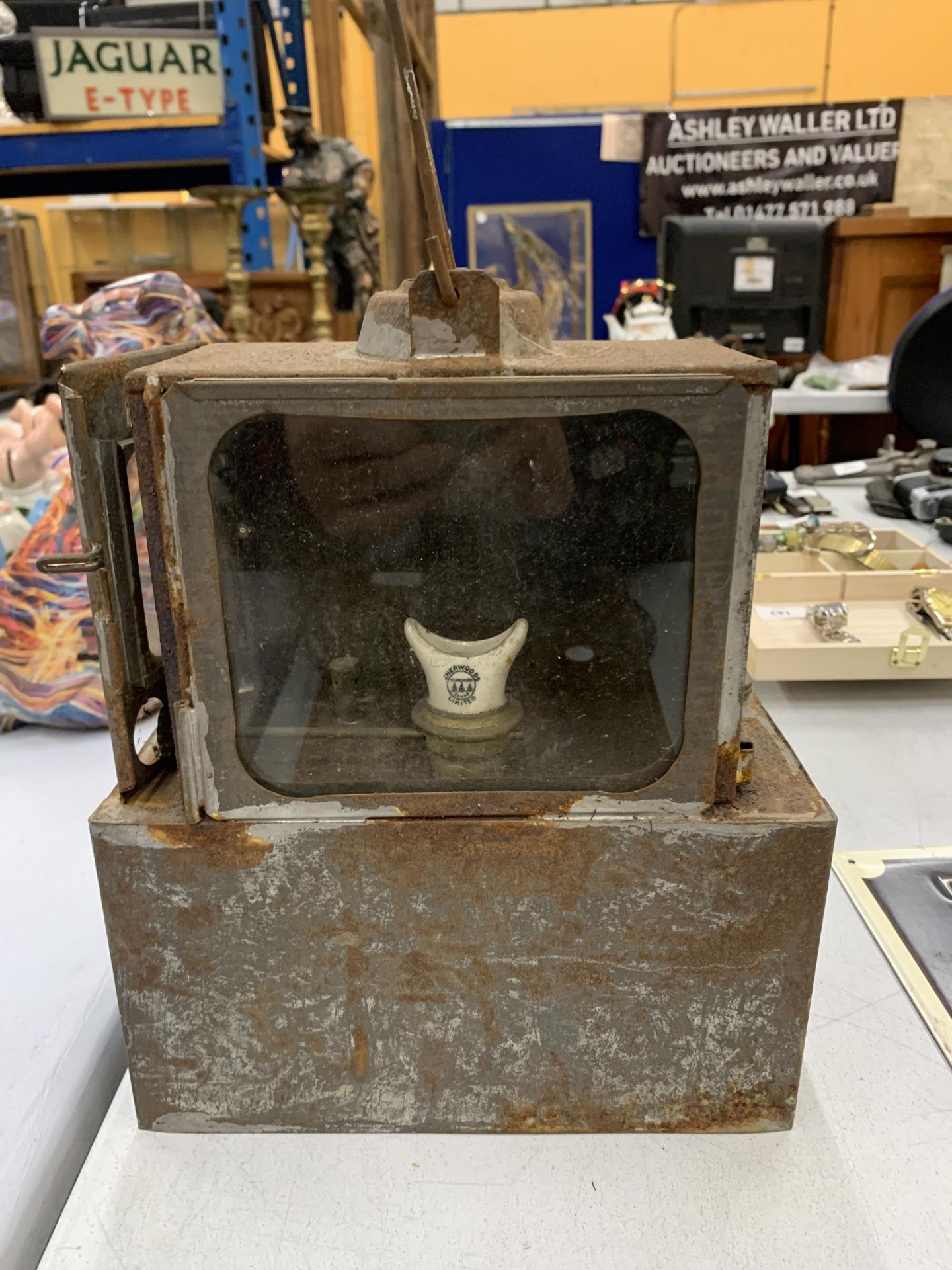 A VINTAGE BRITISH RAIL GUARDSMAN LAMP WITH PORCELAIN BURNER