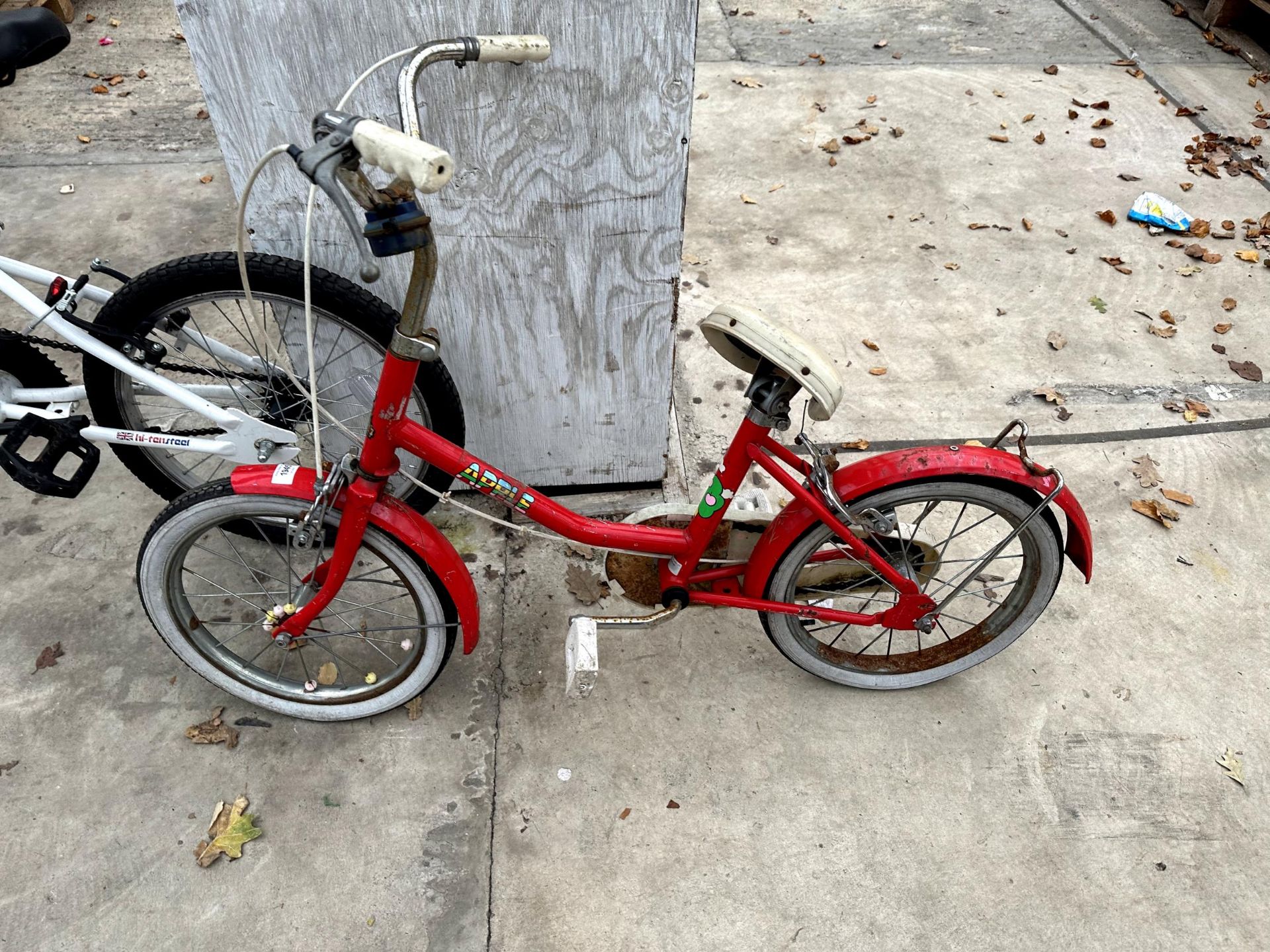 TWO CHILDRENS BIKES TO INCLUDE A BMX STYLE BIKE - Image 2 of 5