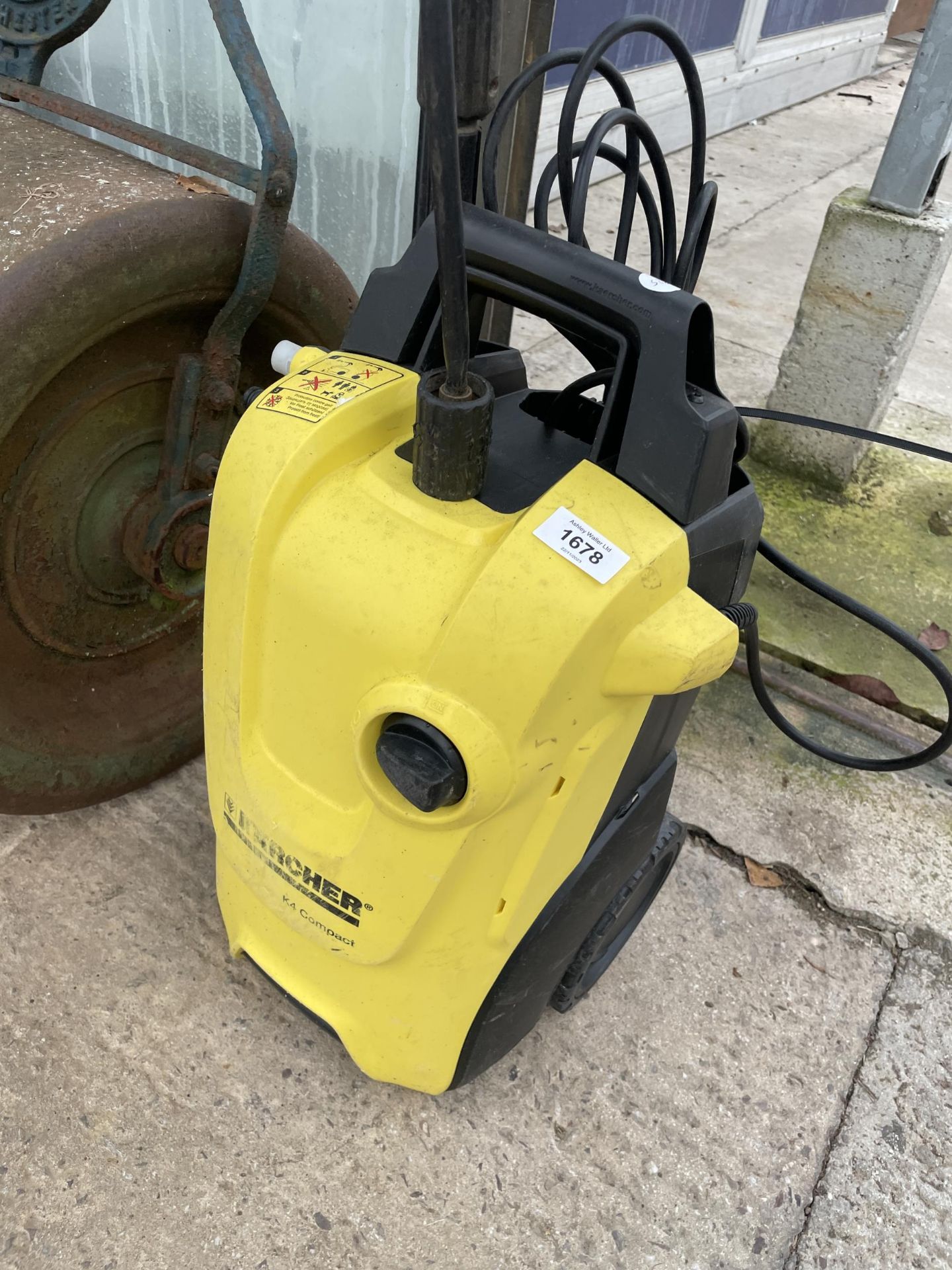 A KARCHER K4 COMPACT ELECTRIC PRESSURE WASHER - Image 2 of 3