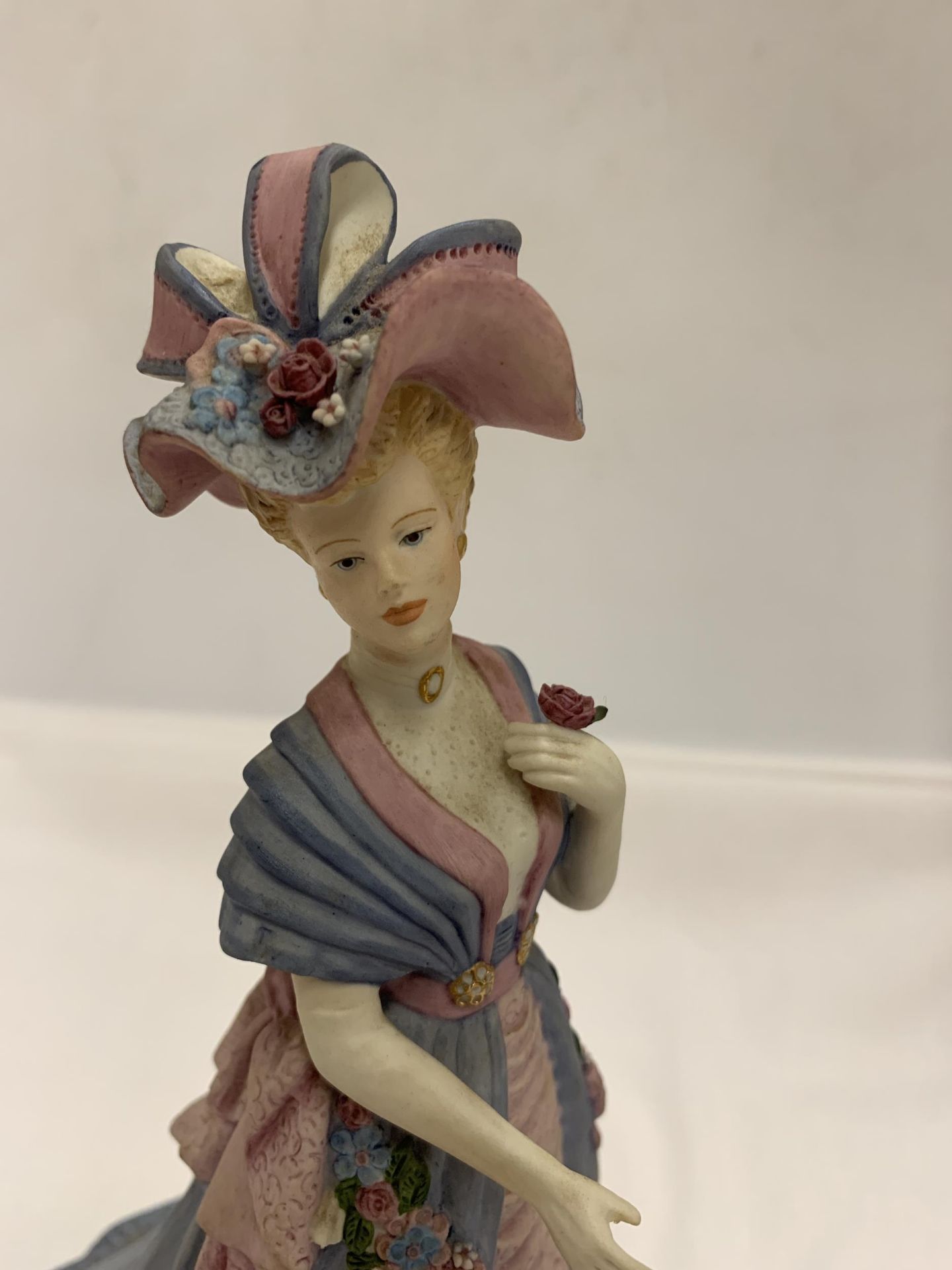 A COALPORT TURN OF THE CENTURY 'ROYAL ENCLOSURE AT ASCOT' LIMITED EDITION FIGURE - Image 5 of 6