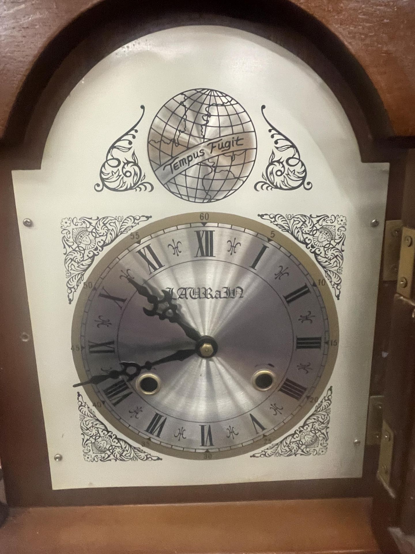 A VINTAGE WOODEN CASED TEMPUS FUGIT GRANDFATHER CLOCK - Image 3 of 4