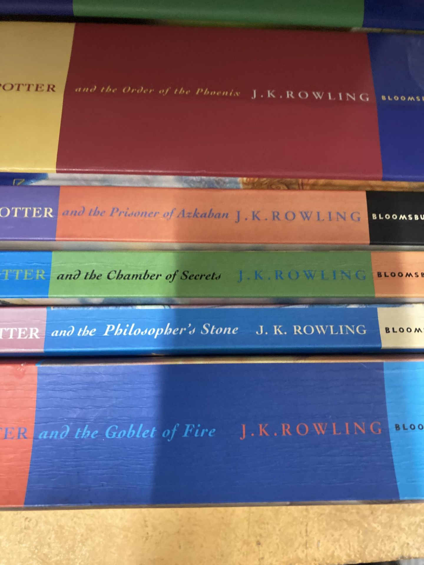 A COLLECTION OF HARRY POTTER BOOKS TO INCLUDE FIRST EDITION 'HARRY POTTER AND THE DEATHLY - Image 2 of 3