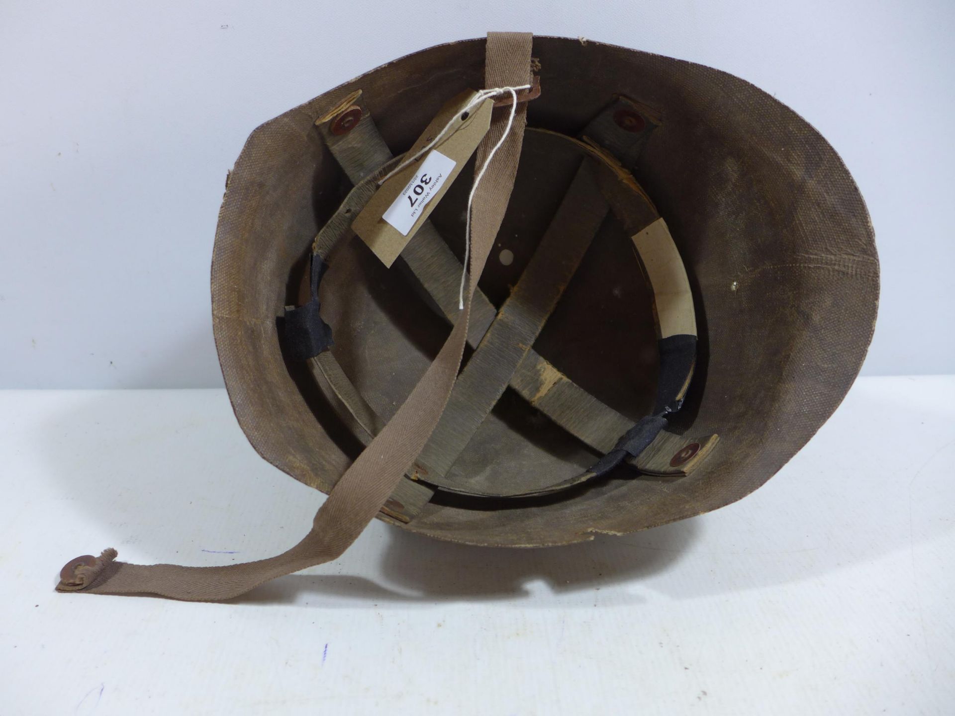 A MILITARY HELMET AND LINER - Image 4 of 4