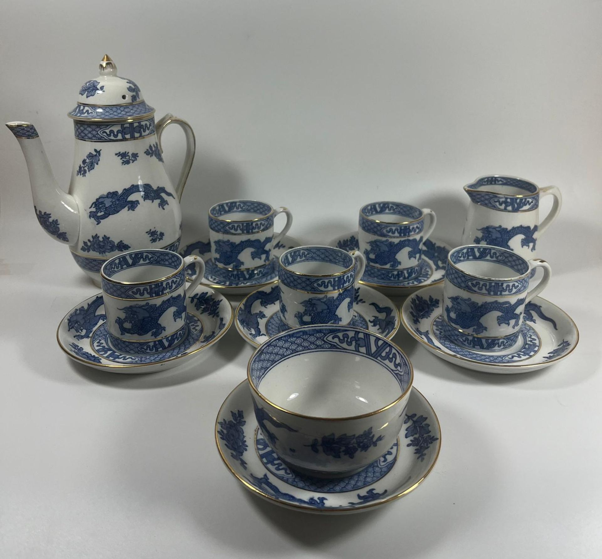 AN ART DECO 1920S BOOTHS BLUE AND WHITE DRAGON PATTERN TEA SET, TEAPOT HEIGHT 19 CM - Image 3 of 6