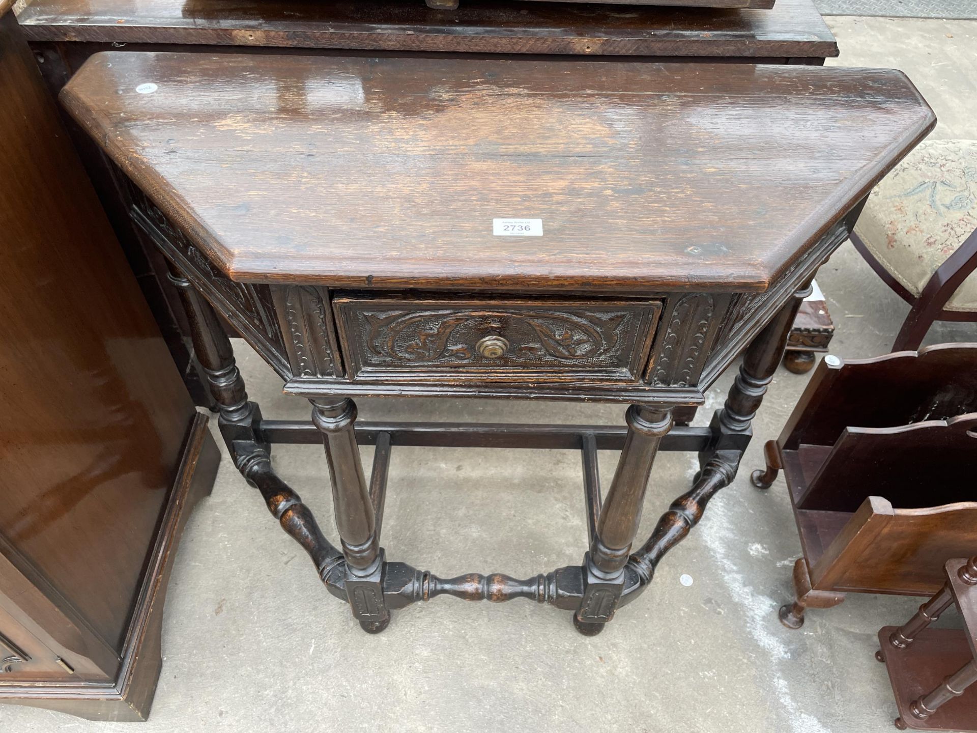 AN OAK JACOBEAN OAK SIDE TABLE WITH SINGLE DRAWER ON TURNED LEGS AND STRETCHERS, 34" WIDE