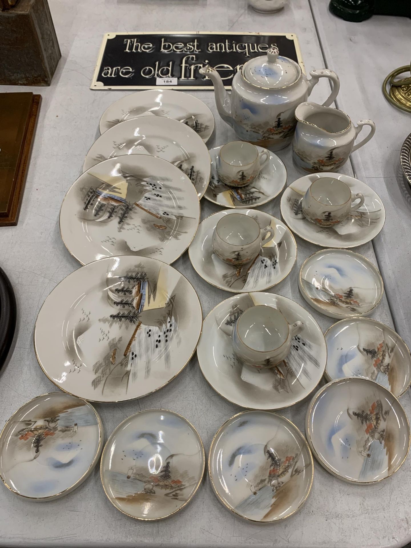 AN ORIENTAL TEASET TO INCLUDE A TEAPOT, CREAM JUG, CUPS, SAUCERS AND PLATES