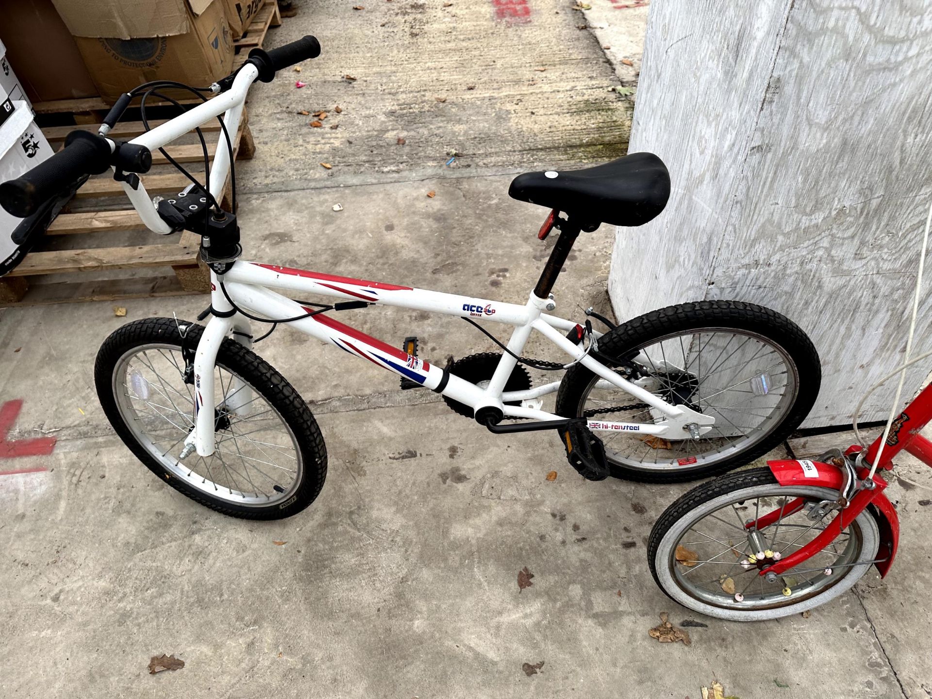 TWO CHILDRENS BIKES TO INCLUDE A BMX STYLE BIKE - Image 4 of 5