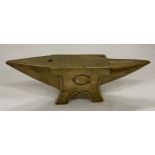 A MINIATURE BRONZE FORGE 1901 ANVIL, LENGTH 20 CM