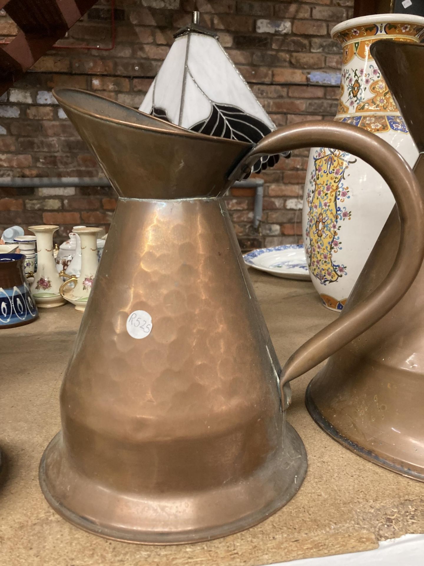 TWO LARGE HAND BEATEN COPPER JUGS - Bild 3 aus 3