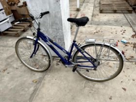 A RALEIGH PIONEER 120 LADIES BIKE WITH 6 SPEED GEAR SYSTEM