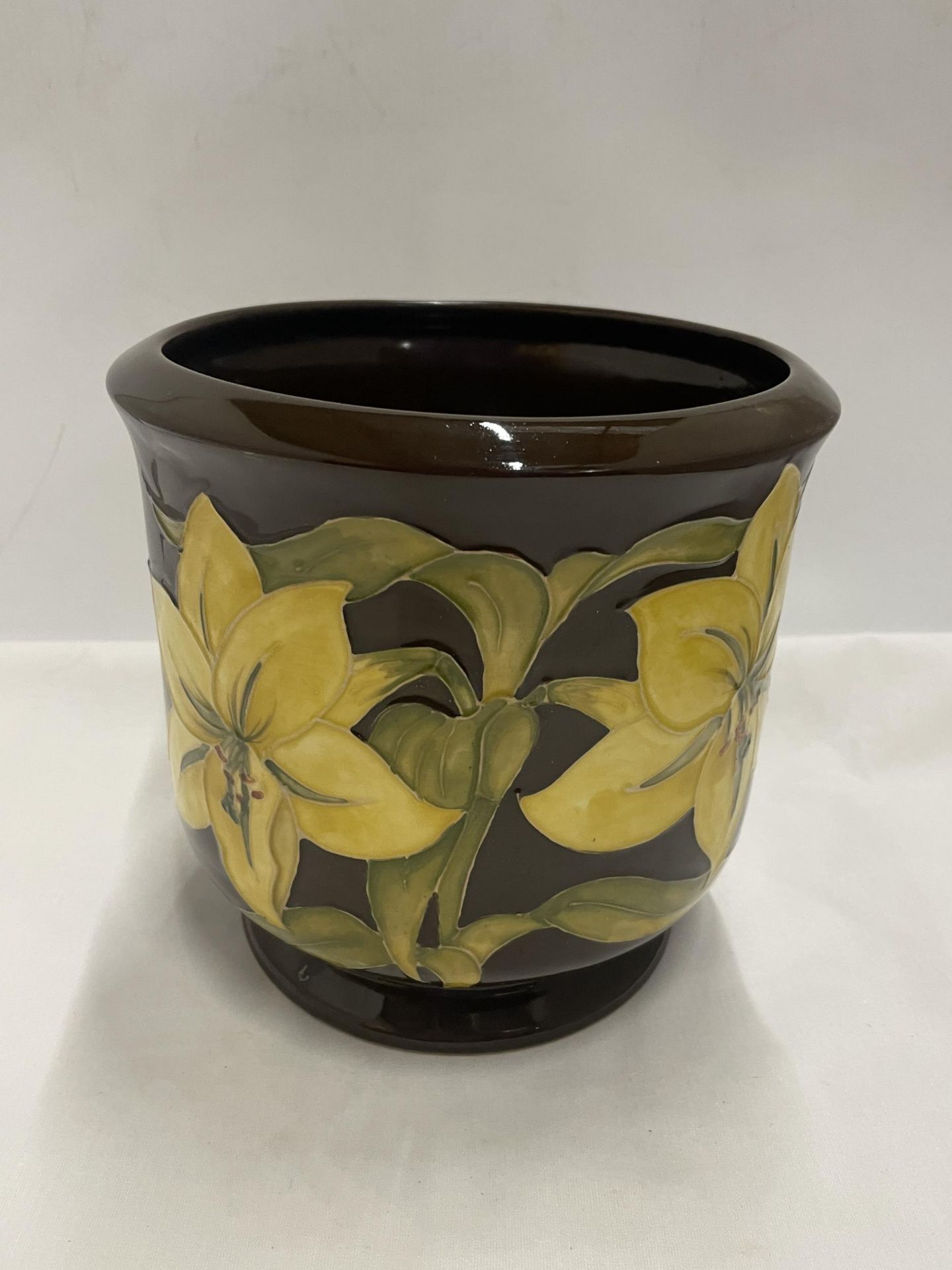 A LARGE MOORCROFT BERMUDA LILY PLANTER