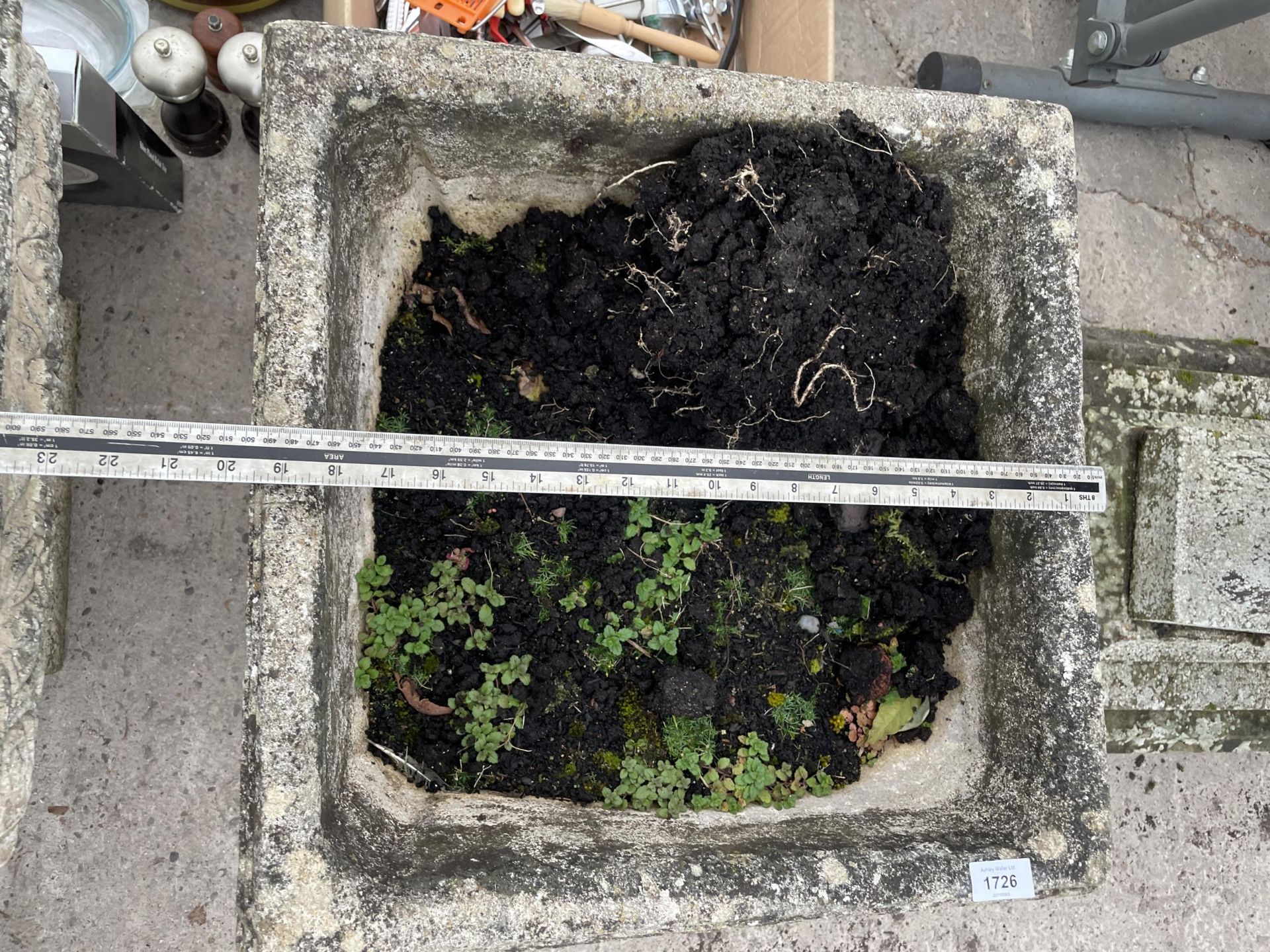 A PAIR OF SQUARE CONCRETE GARDEN PLANTERS (H:42CM) - Image 3 of 3