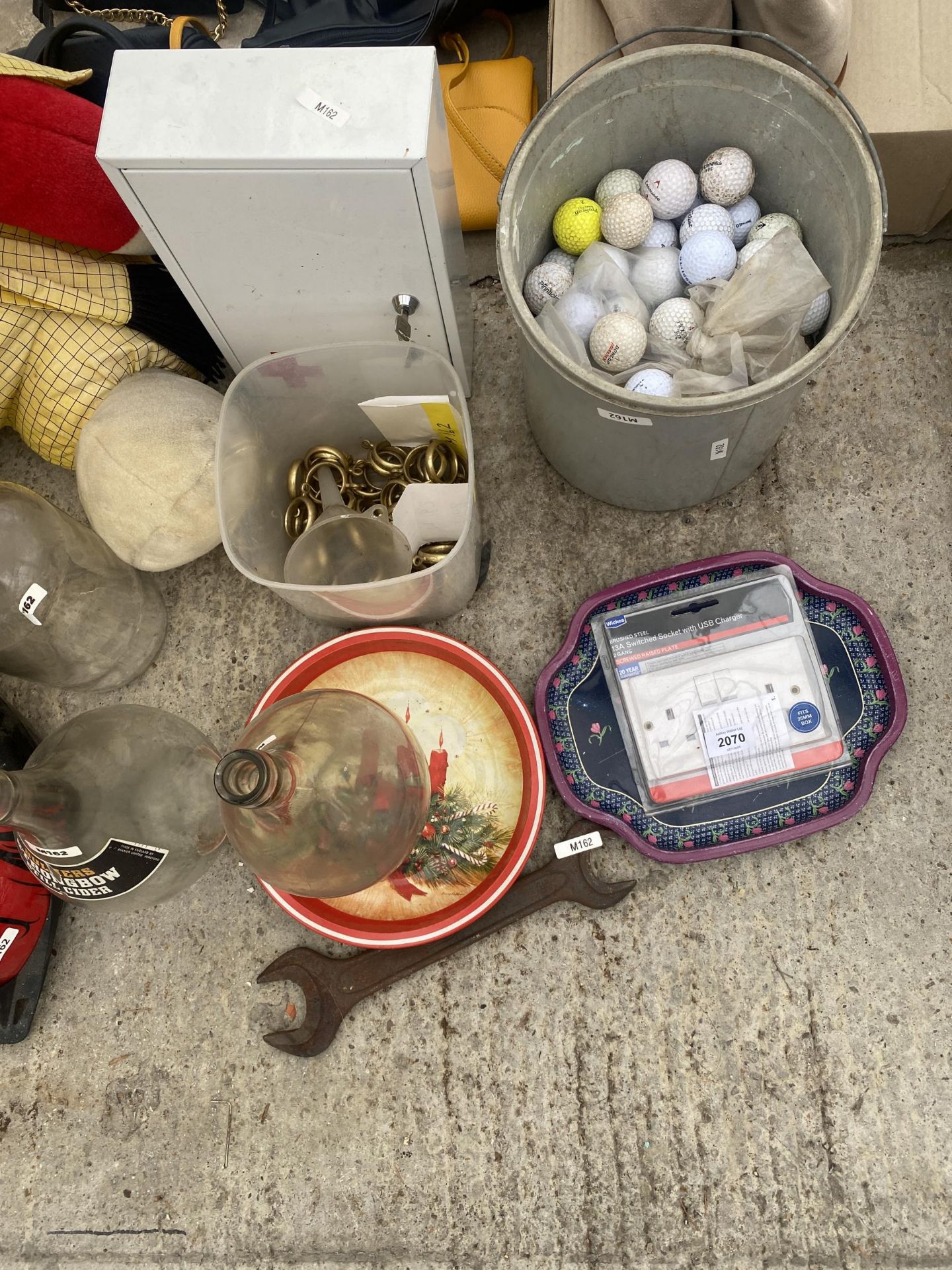 AN ASSORTMENT OF ITEMS TO INCLUDE GOLF BALLS, GLASS BOTTLES AND HELMETS ETC - Image 2 of 3