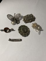 SIX ASSORTED BROOCHES