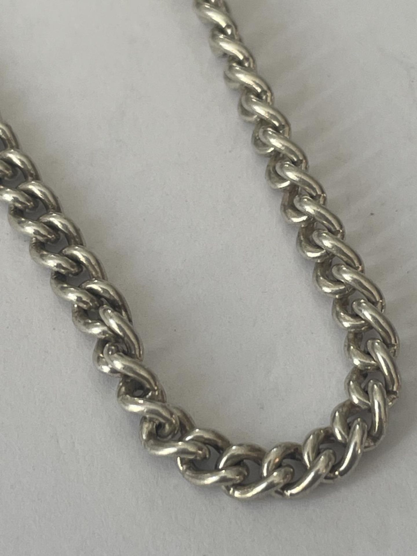 A 20" SILVER NECK CHAIN - Image 2 of 3