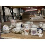 A MIXED LOT OF TEAWARES TO INCLUDE HAMMERLSEY, ROYAL ALBERT OLD COUNTRY ROSES SAUCERS ETC